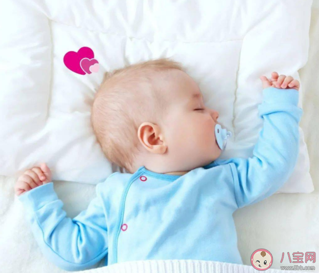 宝宝用不用枕头睡觉长大后有什么差别 宝宝枕头用什么枕芯好