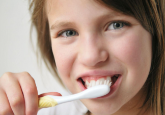 儿童换牙期可以多吃什么食物 换牙期哪几点要注意