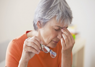 老年高发眼部疾病有哪些 老年人预防眼部疾病饮食吃什么