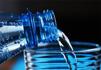 用过滤水代替瓶装水有什么意义 为什么要减少瓶装水的使用
