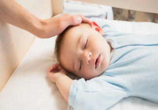 宝宝疲惫想睡觉的表现是什么 如何引导孩子自主入睡