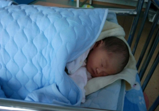 早产宝宝出生后要关注哪些生长指标 如何照顾刚出院的早产宝宝