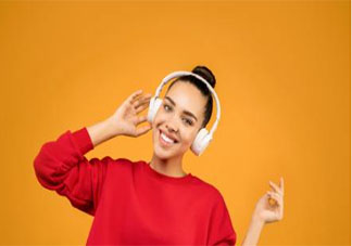 长期戴耳机的危害有多大 如何正确的戴耳机