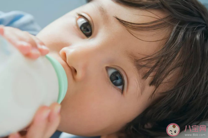 先吃奶还是先吃辅食比较好 不同年龄宝宝起床是先吃奶还是先喂辅食