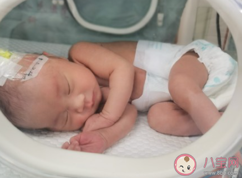 宝宝睡觉是否要用枕头 宝宝几个月开始使用枕头