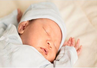 宝宝睡觉是否要用枕头 宝宝几个月开始使用枕头