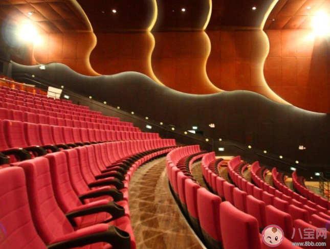 为什么电影院座椅大多都是红色的 电影院选座位技巧-第2张图片-家园网