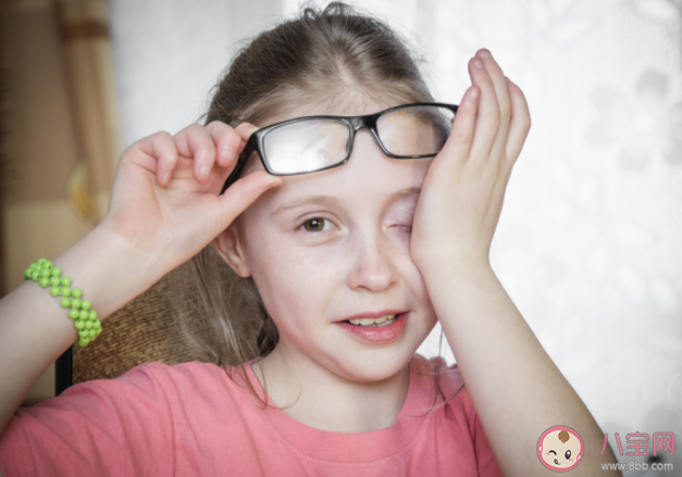 孩子过敏性结膜炎能用眼药水吗 怎么给孩子使用滴眼液