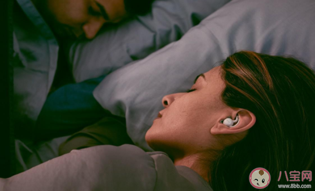 戴耳机|戴着耳机睡觉会怎么样 什么样的耳机才能不伤听力