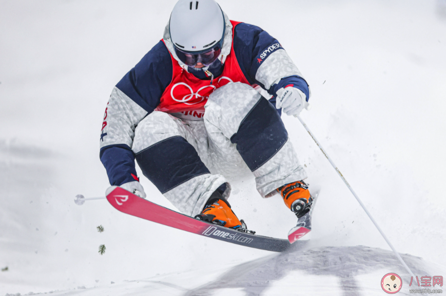 自由式滑雪比赛中的雪为什么脏脏的 自由式滑雪雪上技巧规则