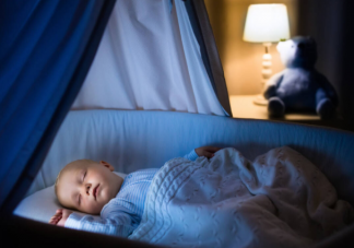小孩子为什么喜欢开灯睡觉 怎么纠正孩子睡觉开灯的习惯