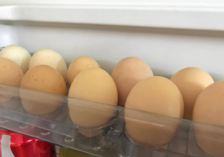 鸡蛋在冰箱里存放多长时间不变质 如何判断鸡蛋有没有变质