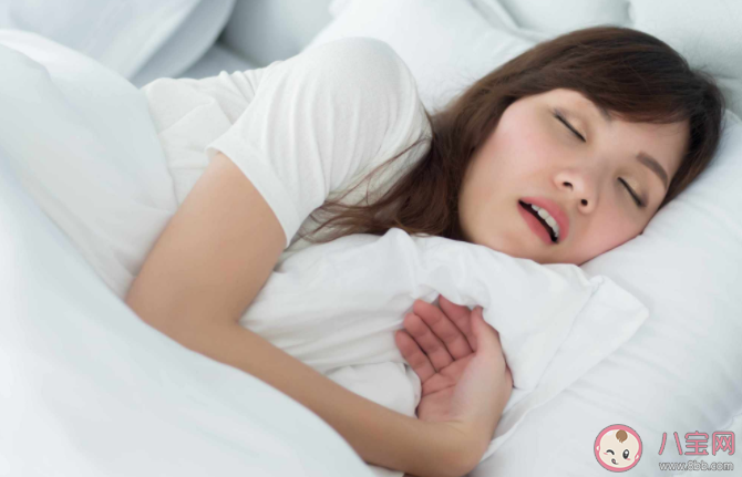 为什么我们睡觉要盖东西 盖厚被能改善失眠是真的吗