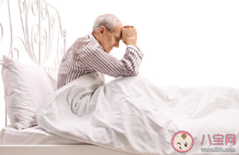 为何越老越难睡好觉 老人该如何保证睡眠良好