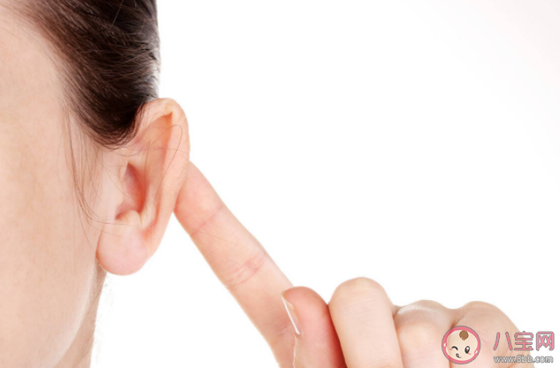 耳朵流水|耳朵流水是怎么回事 哪几种耳病会出现耳朵流水
