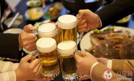 喝啤酒|喝啤酒容易长胖吗 啤酒是导致长胖的原因吗