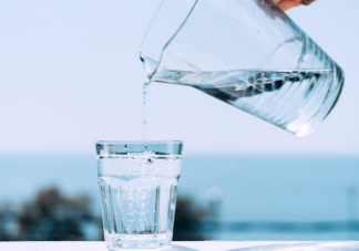 哪几个时间段要注意主动饮水 每天8杯水是怎么计算出来的