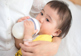 不同年龄段母乳奶粉怎么搭配喝 混合喂养的方法有哪些