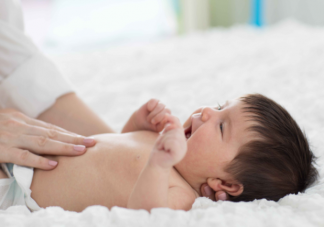 宝宝肚子胀怎么护理 怎么预防宝宝胀气