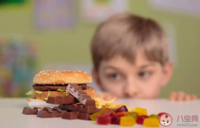 禁止孩子吃零食好吗 孩子吃零食上瘾怎么办