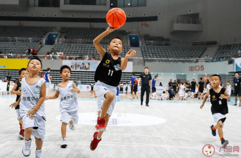 孩子学打篮球有什么好处 球类运动对孩子成长的好处有哪些