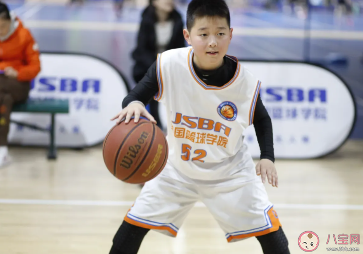 孩子学打篮球有什么好处 球类运动对孩子成长的好处有哪些