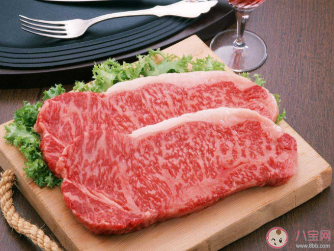 牛肉|牛肉泛荧光绿是变质吗 牛肉出现彩色反光还能不能吃