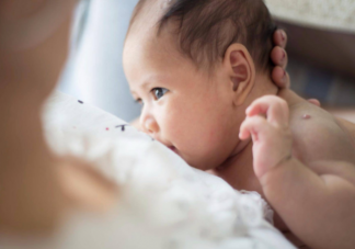 宝宝为什么喜欢含奶睡觉 如何宝宝避免奶睡成瘾