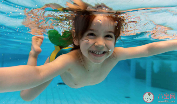 孩子学习游泳的注意事项 选择游泳课时应该注意什么