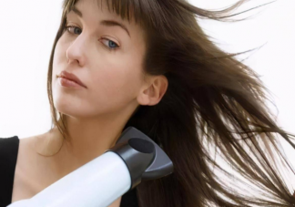 经常使用吹风机会损伤发质吗 吹头发有哪些技巧
