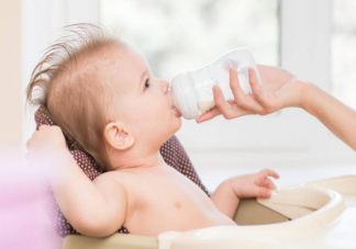 宝宝几岁喝牛奶比较合适 一岁之后孩子喝牛奶还是配方奶更好