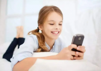 研究表明2岁前应尽量不接触电子屏幕 孩子多大能看电子屏幕
