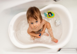 如何引导孩子自己洗澡 有哪些建议