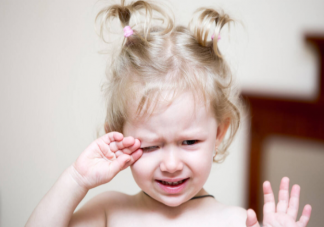 孩子哭闹不合理需求要妥协吗 孩子哭闹的可行性建议