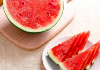 肿瘤患者可以吃西瓜吗 哪些人最好少吃西瓜