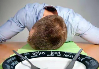 为什么午饭后总是昏昏欲睡 吃完午饭很困怎么办