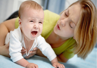 为什么宝宝见到某个人会突然大哭 如何帮助孩子度过认生期