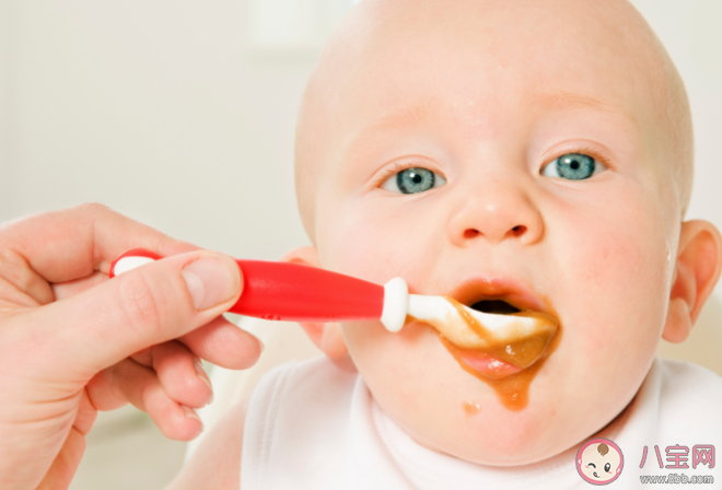 宝宝辅食过敏有什么症状 宝宝容易过敏添加辅食要注意什么