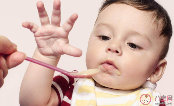 宝宝辅食过敏有什么症状 宝宝容易过敏添加辅食要注意什么
