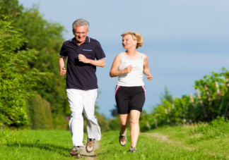 走路快与走路慢的人哪种好 一天要走多少步才利于身体健康