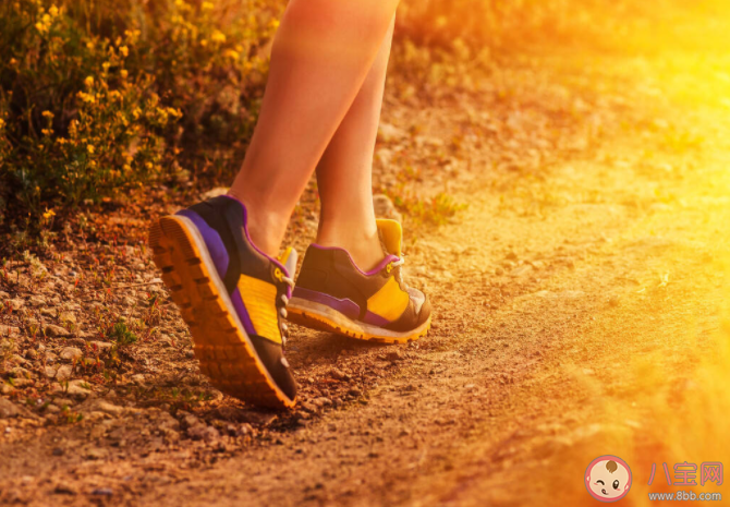 怎样走路运动能达到健身效果 中老年人走路怎么保护膝关节
