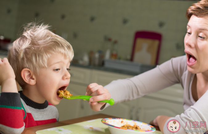 为什么孩子总是要追着喂饭 孩子总是要喂饭怎么办