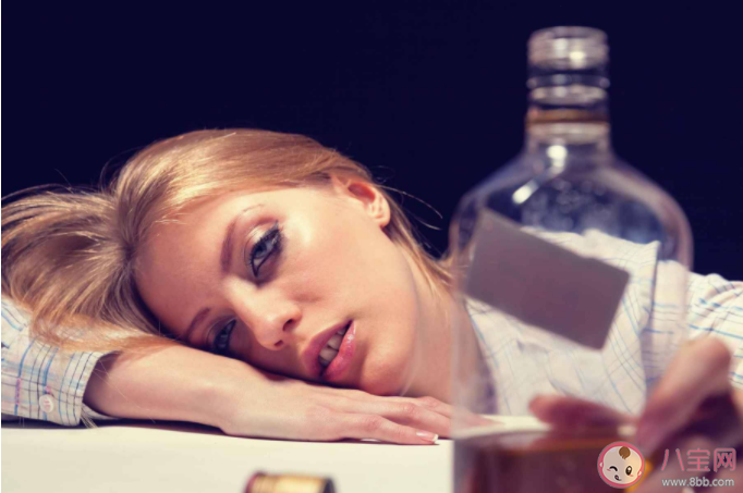 睡前|睡前喝酒有助于健康吗 能用酒精帮助入睡吗