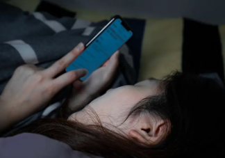 睡前玩手机为什么会影响睡眠 哪些事不能睡前做