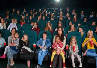带孩子看电影应不应该去专用包厢 电影院要提供儿童专用包厢吗