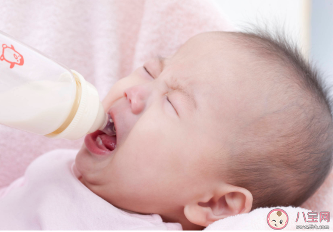 一用奶瓶宝宝就呛奶怎么办 奶瓶喂养几大误区