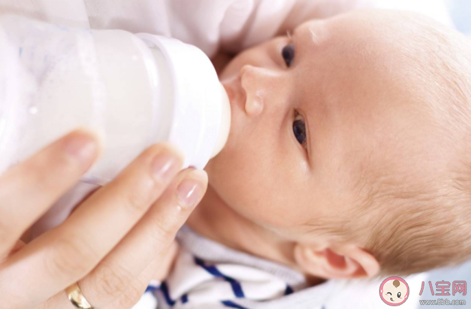 一用奶瓶宝宝就呛奶怎么办 奶瓶喂养几大误区