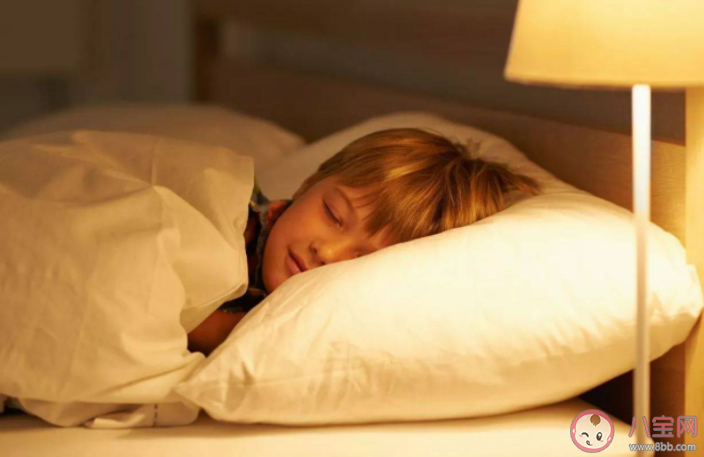 开灯睡觉会影响骨龄发育吗 开灯睡觉对生长发育有什么影响