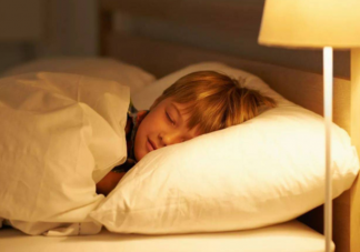 开灯睡觉会影响骨龄发育吗 开灯睡觉对生长发育有什么影响