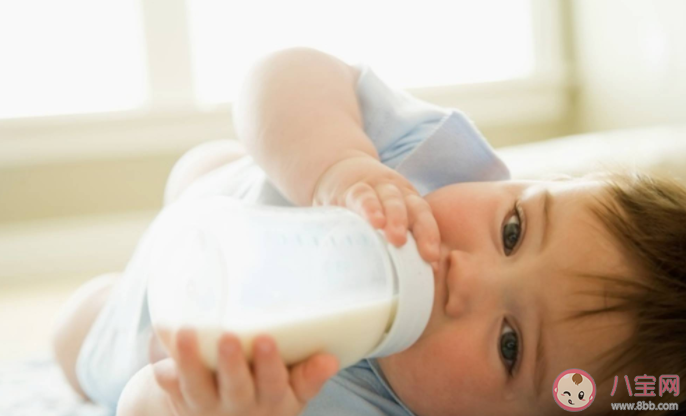 经常换奶粉会让宝宝容易过敏和起湿疹吗 宝宝一喝奶粉就腹泻是奶粉有问题吗